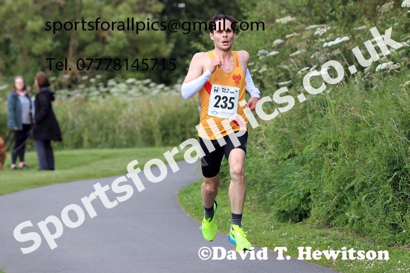 The 2024 Tynedale Pie n Peas 10k Road Race, Ovington to Low Prudhoe Country Park, Northumberland.  Photo: David T. Hewitson/Sports for All Pics